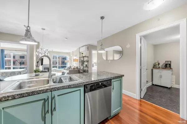 3811 Hastings ST #412 Burnaby, BC V5C 6V2