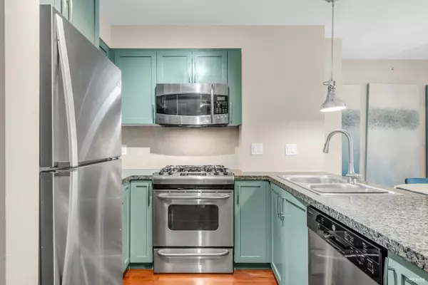 3811 Hastings ST #412 Burnaby, BC V5C 6V2