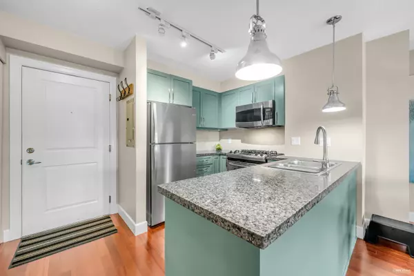 Burnaby, BC V5C 6V2,3811 Hastings ST #412