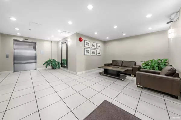 Burnaby, BC V5C 6V2,3811 Hastings ST #412