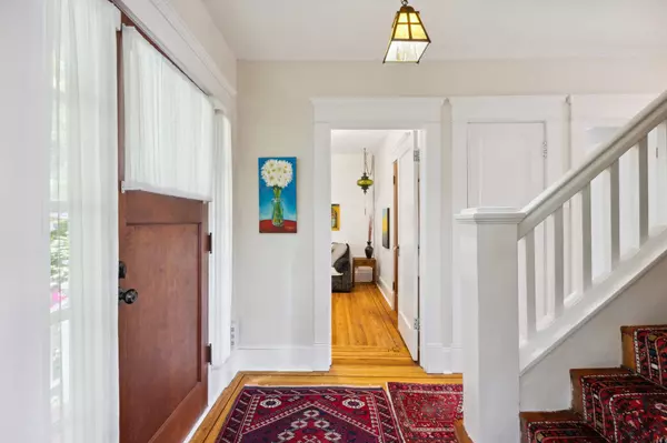 North Vancouver, BC V7L 3E9,349 E 24th ST