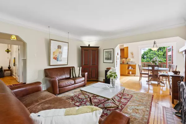 North Vancouver, BC V7L 3E9,349 E 24th ST