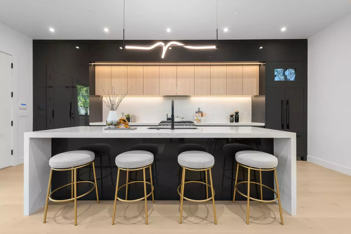 Vancouver, BC V6N 2X6,3232 W 38th AVE #1