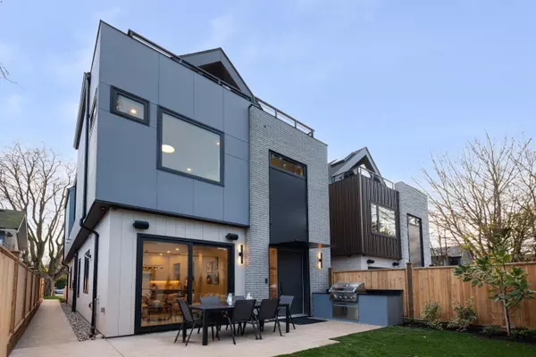 2635 W 12th AVE #2, Vancouver, BC V6K 2P4