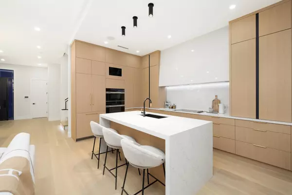 Burnaby, BC V5B 3N7,131 Grosvenor AVE