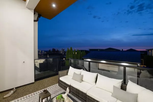 131 Grosvenor AVE Burnaby, BC V5B 3N7