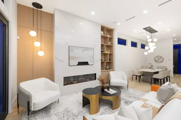 131 Grosvenor AVE Burnaby, BC V5B 3N7