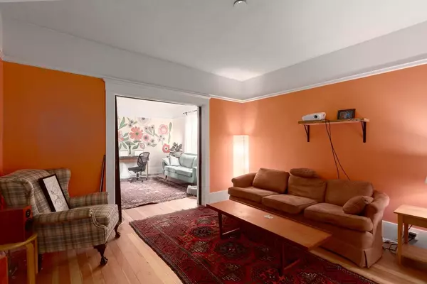 Vancouver, BC V5V 1C2,928 E 17th AVE