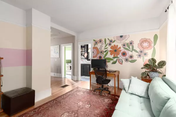 Vancouver, BC V5V 1C2,928 E 17th AVE