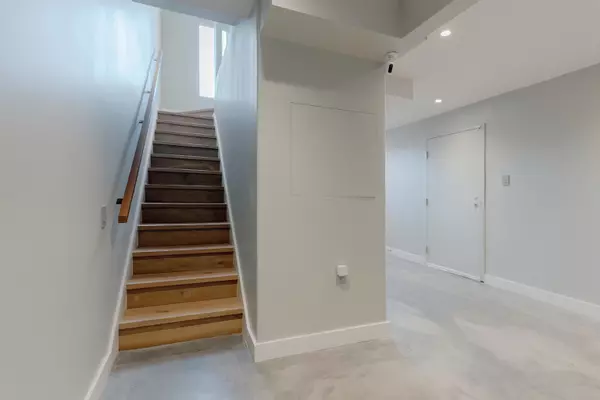 Vancouver, BC V6A 1B8,139 Alexander St