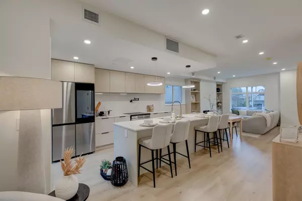 339 Keary ST #7, New Westminster, BC V3L 3L2