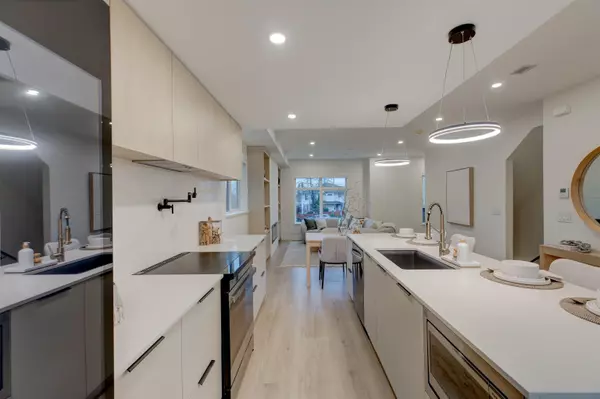 New Westminster, BC V3L 3L2,339 Keary ST #7