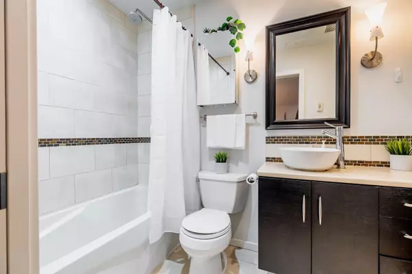 206 E 15th ST #319 North Vancouver, BC V7L 2R3