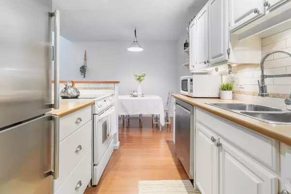 206 E 15th ST #319 North Vancouver, BC V7L 2R3