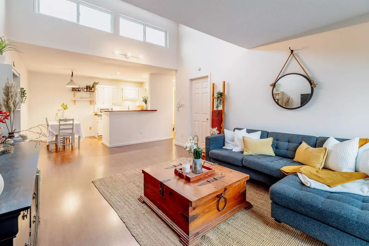 North Vancouver, BC V7L 2R3,206 E 15th ST #319