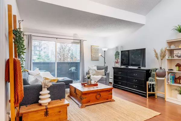 North Vancouver, BC V7L 2R3,206 E 15th ST #319