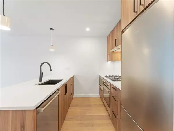 Vancouver, BC V6P 0M4,6859 Cambie ST #201