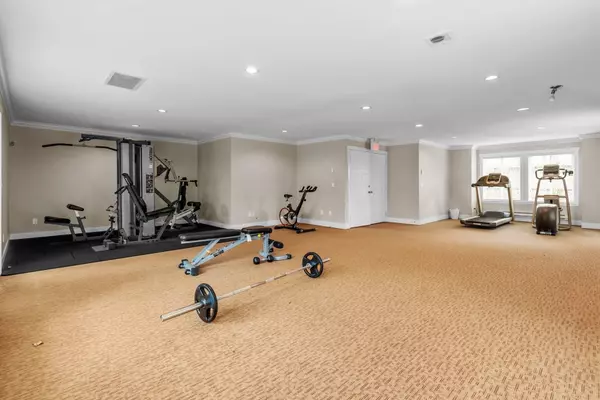 Surrey, BC V3R 7C6,15399 Guildford DR #80