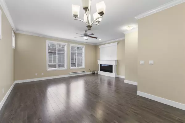 Surrey, BC V3R 7C6,15399 Guildford DR #80