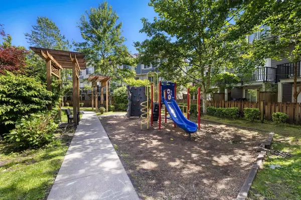 Surrey, BC V3R 7C6,15399 Guildford DR #80