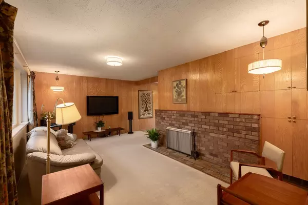 Burnaby, BC V5B 2L3,6390 Winch ST