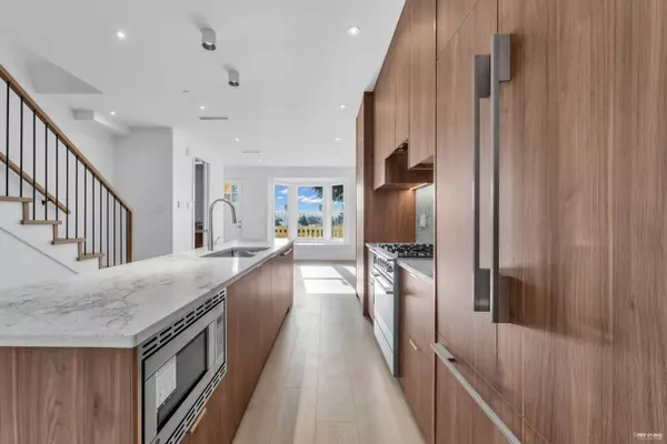 Coquitlam, BC V3K 2C1,1125 Cartier AVE #3