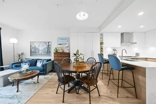 Port Moody, BC V3H 0L9,3131 Murray ST #422