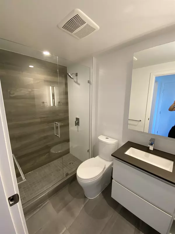 Surrey, BC V5X 3Y3,13615 Fraser #1010