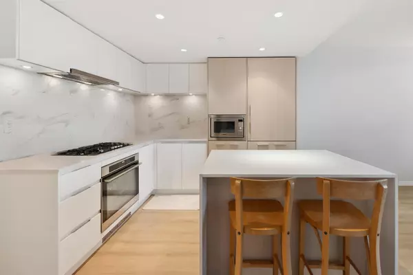 North Vancouver, BC V7J 0E6,1500 Fern ST #805