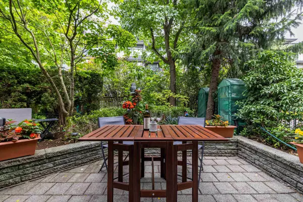 Surrey, BC V4A 1T8,15325 17 AVE #103