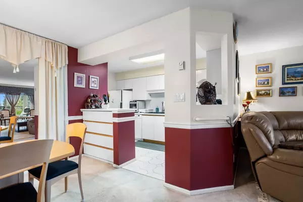 North Vancouver, BC V7N 2L8,106 W Kings RD #301