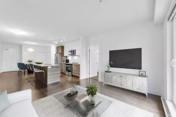 10581 140 ST #308, Surrey, BC V3T 0M7