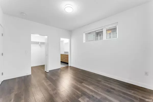 Surrey, BC V3T 0M7,10581 140 ST #308