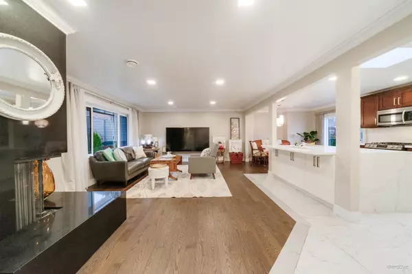 Port Moody, BC V3H 1K5,922 Seacrest CT