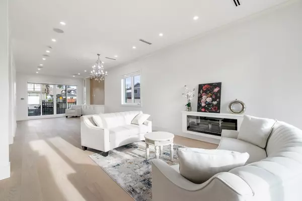 Burnaby, BC V5B 2L5,6691 Winch ST #2