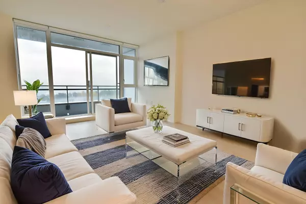 13675 107a AVE #1910, Surrey, BC V3T 2H3