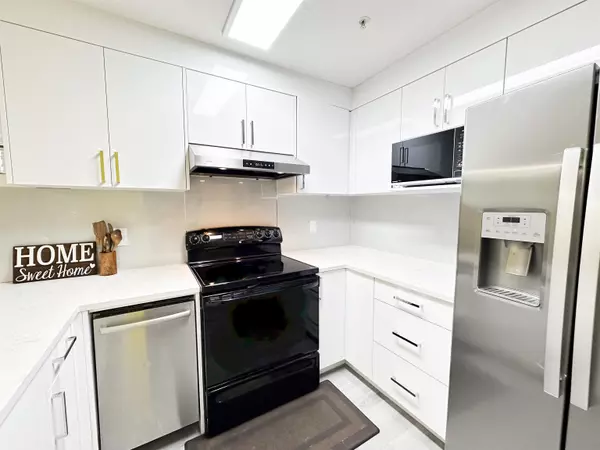 Maple Ridge, BC V2X 3C1,22356 Mcintosh AVE #211