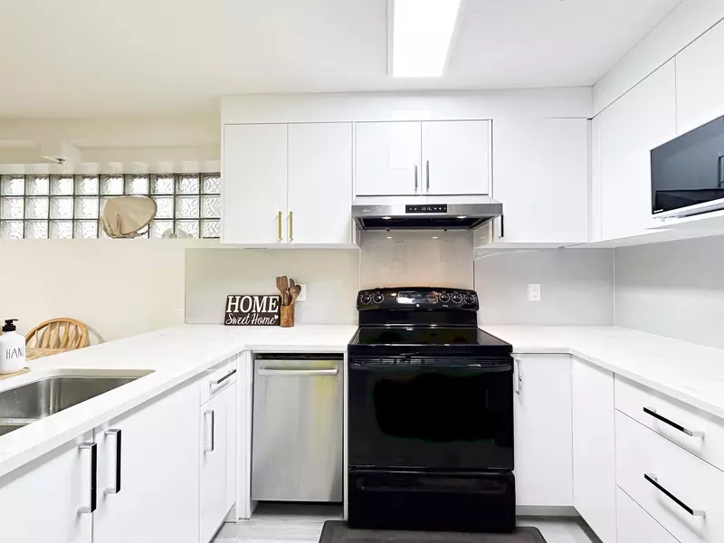 22356 Mcintosh AVE #211, Maple Ridge, BC V2X 3C1