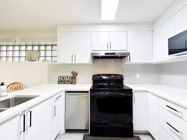 22356 Mcintosh AVE #211, Maple Ridge, BC V2X 3C1