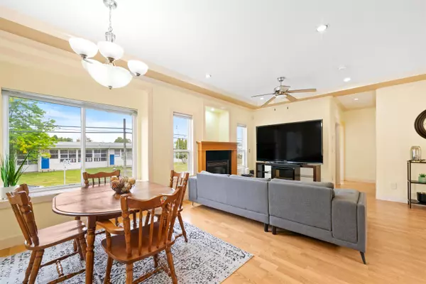 Burnaby, BC V5G 1Z2,3806 Pine ST