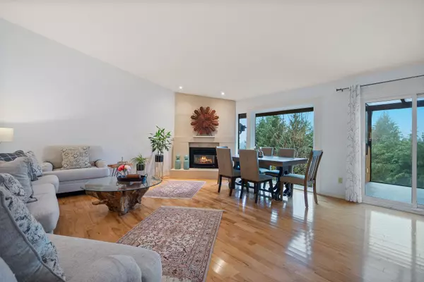 North Vancouver, BC V7R 4V5,5625 Eagle CT