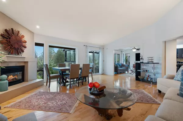 North Vancouver, BC V7R 4V5,5625 Eagle CT