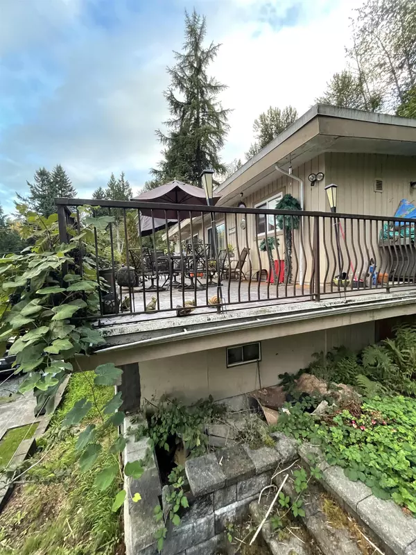 Port Moody, BC V3H 1Z9,1940 St Johns ST