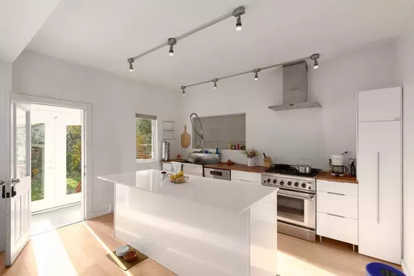 Vancouver, BC V5L 1Z4,1636 Frances ST