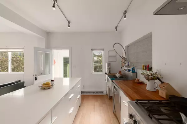 Vancouver, BC V5L 1Z4,1636 Frances ST