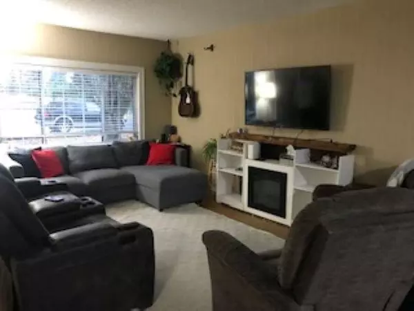 Abbotsford, BC V2S 2P4,33935 Pine ST