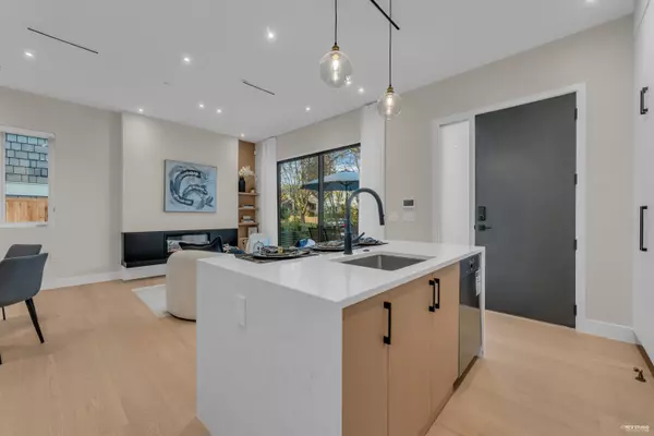 Vancouver, BC V6R 2X5,4150 14th W AVE #1