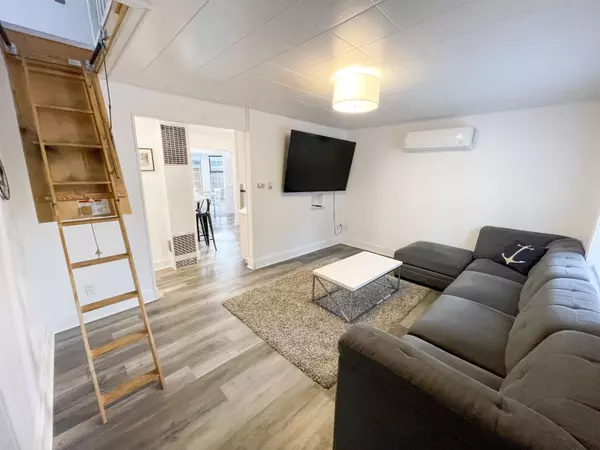 Cultus Lake, BC V2R 4Y7,298 Hemlock ST