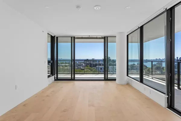 North Vancouver, BC V7L 0J8,135 E 13th ST #703