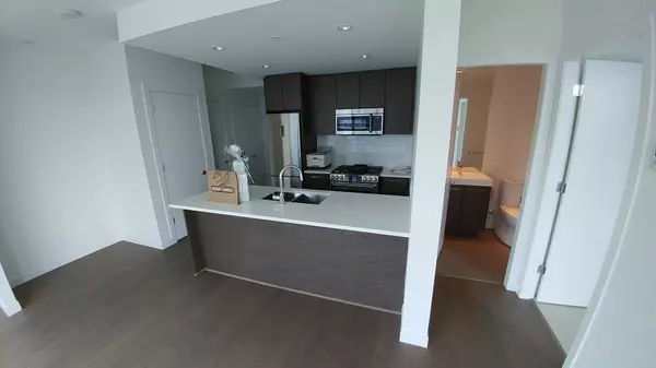 Burnaby, BC V5A 0E1,9060 University CRES #801